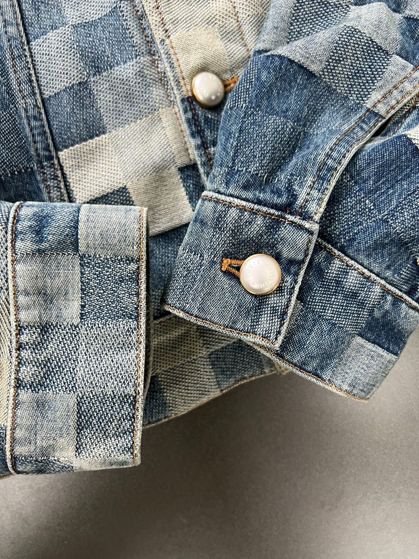Louis Vuitton Louis Vuitton X Feidong Co-branded Denim Jacket Nextarrow-2 Size US S / EU 44-46 / 1 - 3 Thumbnail