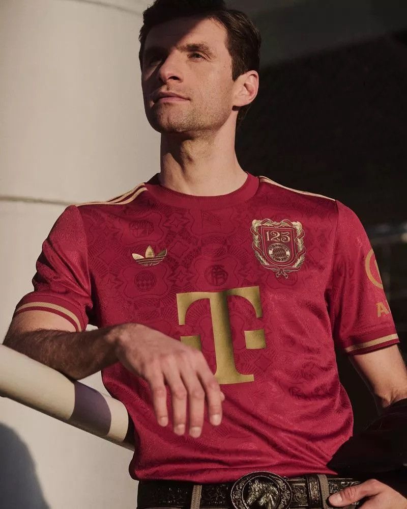Vintage BAYERN ADIDAS 2024/2025 125TH ANNIVERSARY JERSEY #97 KARL Size US L / EU 52-54 / 3 - 15 Thumbnail