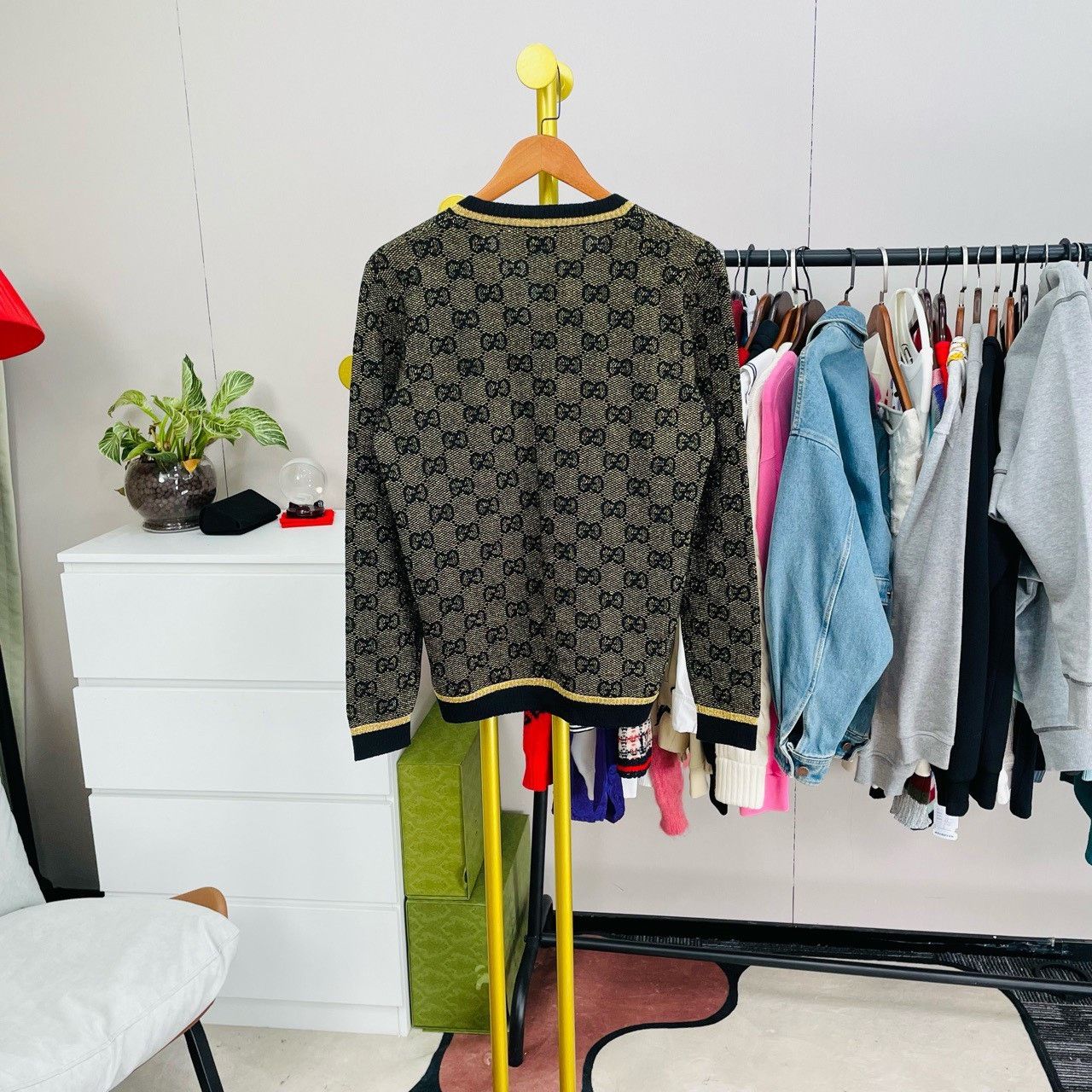 Gucci Gucci Black and gold full-print sweater 2501-Nextarrow Size US XS / EU 42 / 0 - 2 Thumbnail