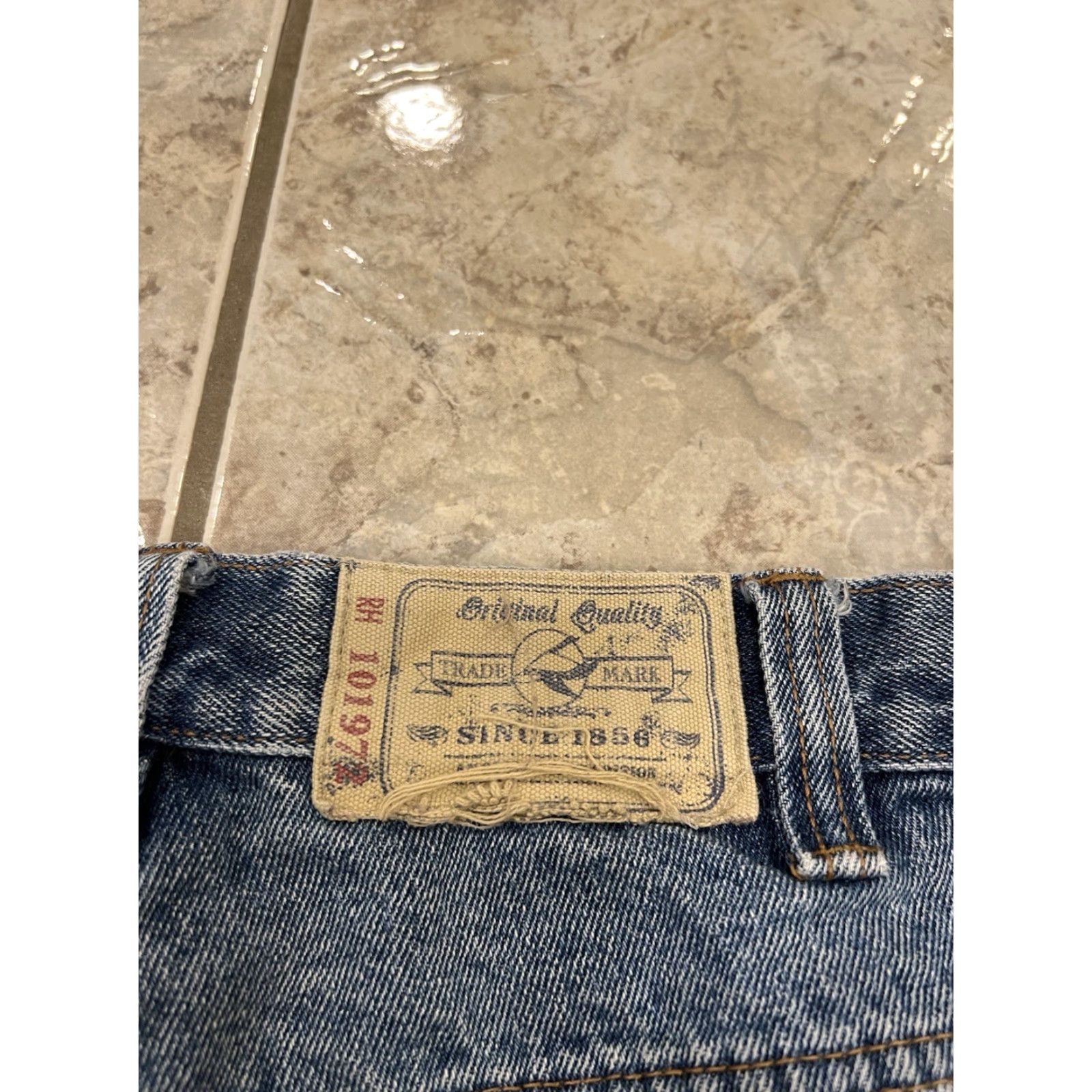 Denime VINTAGE Red Head Mens 40 Distressed Denim Bermuda 9" Shorts Blue 100% Cotton Regular (38) Jeans Jorts Baggy/Workwear... Size US 40 / EU 56 - 8 Thumbnail