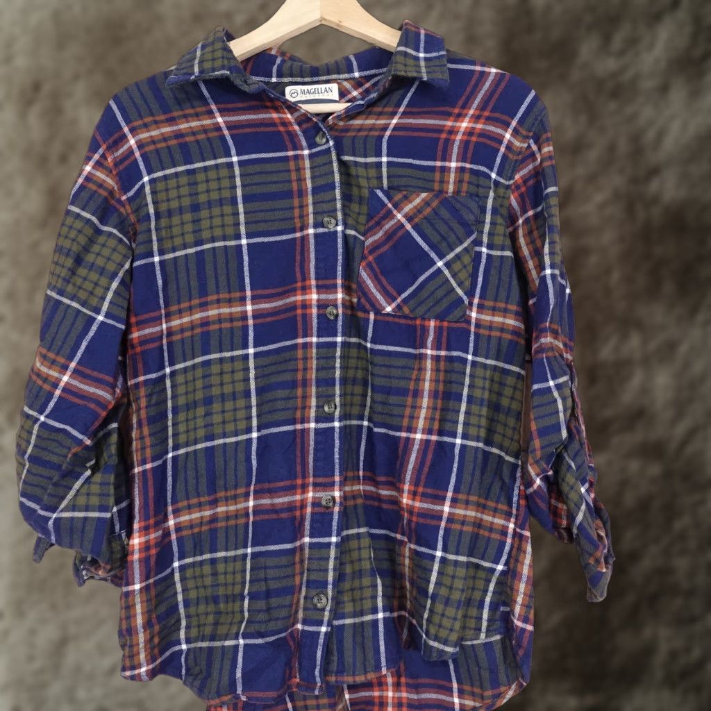 Vintage Vintage Magellan Outdoors Women's Long Sleeve Plaid Flannel Button-Down Shirt, Size M, Blue, Casual Autumn Winter Size M / US 6-8 / IT 42-44 - 1 Thumbnail