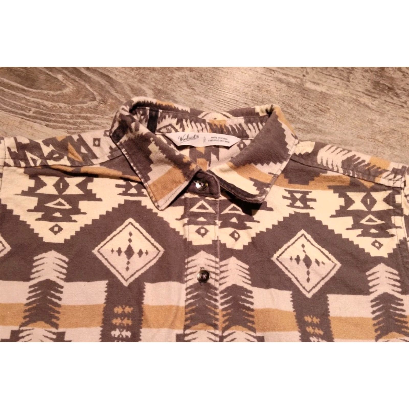 Vintage VINTAGE Woolrich Aztec Flannel Shirt Women's Long Sleeve Button Up Size S Beige Geometric Casual Workwear Size S / US 4 / IT 40 - 7 Thumbnail