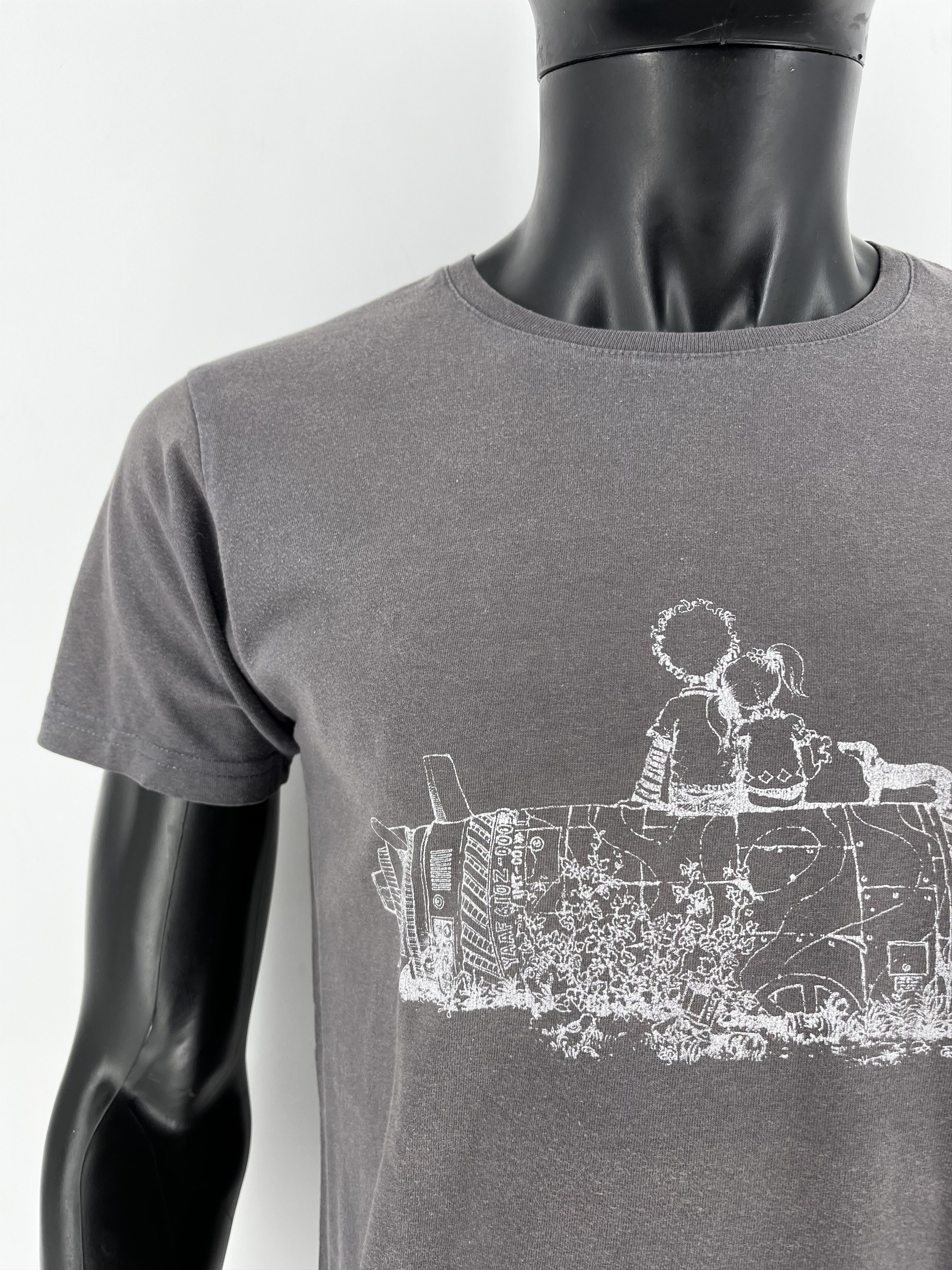 Vintage Vintage Leave Them Kids Alone Graphic Tee Size M Size US M / EU 48-50 / 2 - 7 Thumbnail