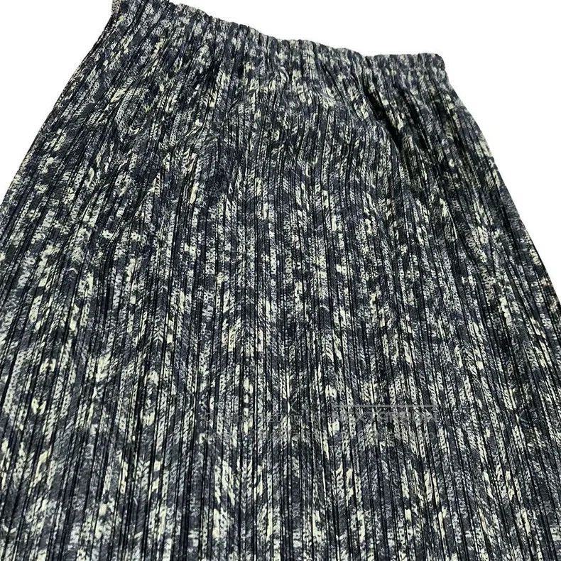 Issey Miyake Issey Miyake Black Midi Skirt Size 26" / US 2 / IT 38 - 6 Thumbnail