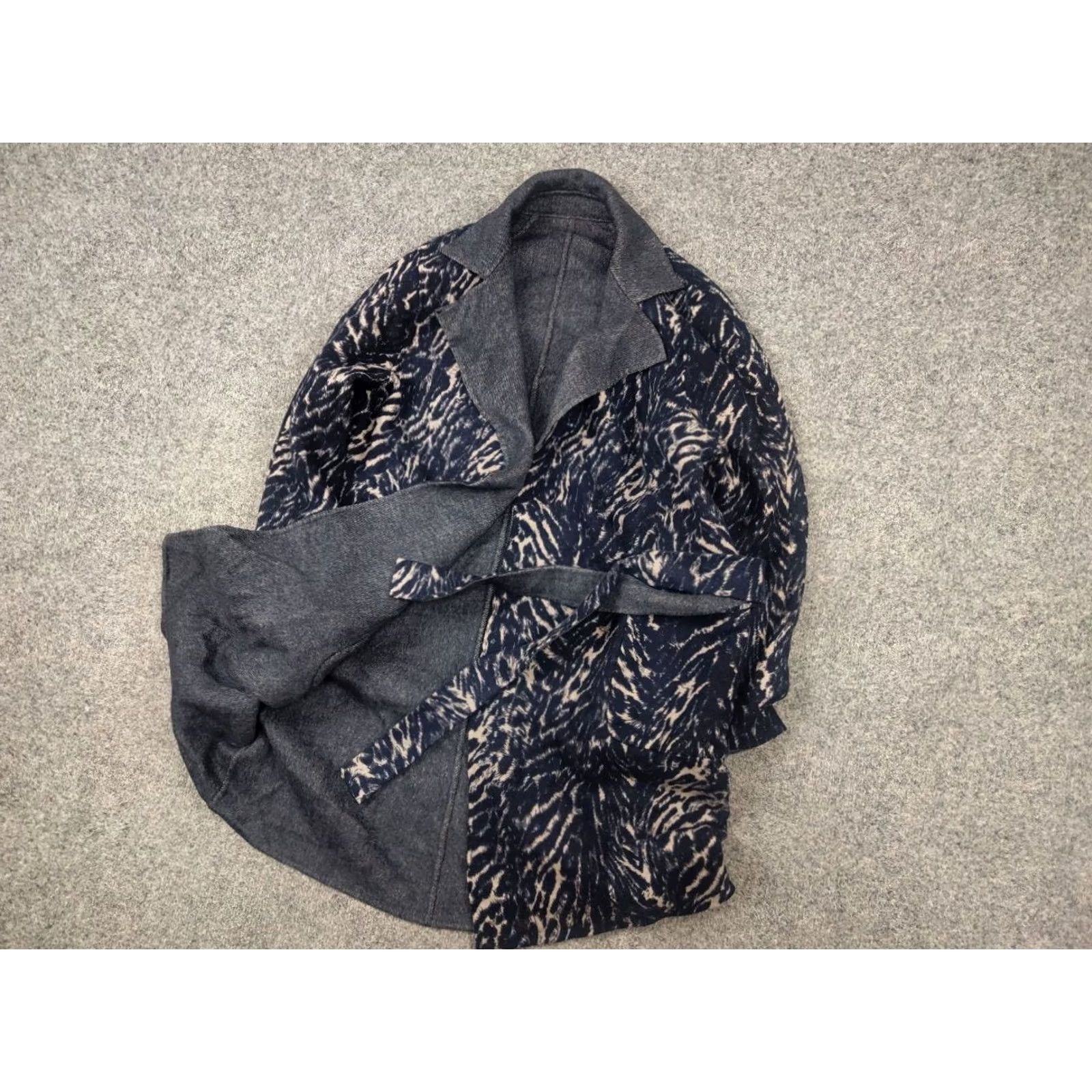 Max Mara VINTAGE Max Mara Weekend Virgin Wool Blend Animal Print Blue reversible Coat Jacket Size L / US 10 / IT 46 - 7 Thumbnail