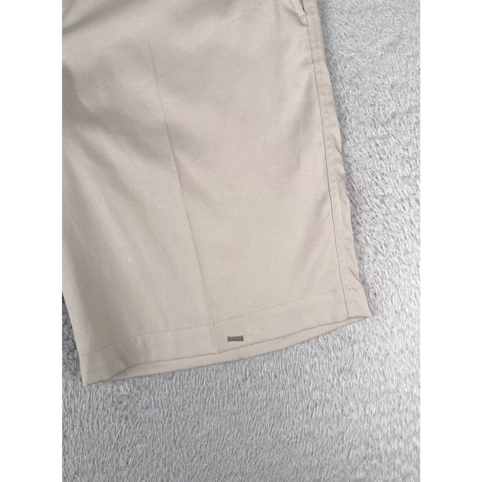 Nike Nike Shorts Mens 34 Beige Twill Polyester Golf Driving Golfing 34x11 Regular Beige Nike Mens Shorts Size US 36 / EU 52 - 2 Thumbnail