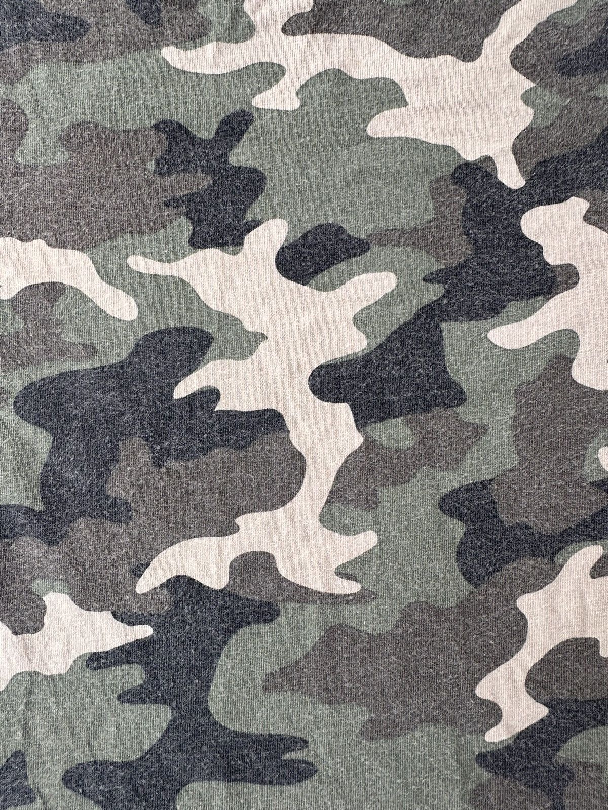 Vintage Y2K Camo Print Tshirt Size US XL / EU 56 / 4 - 5 Thumbnail