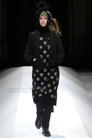 Yohji Yamamoto Yohji Yamamoto 07FW LV Parody Sweater. Size M / US 6-8 / IT 42-44 - 5 Thumbnail