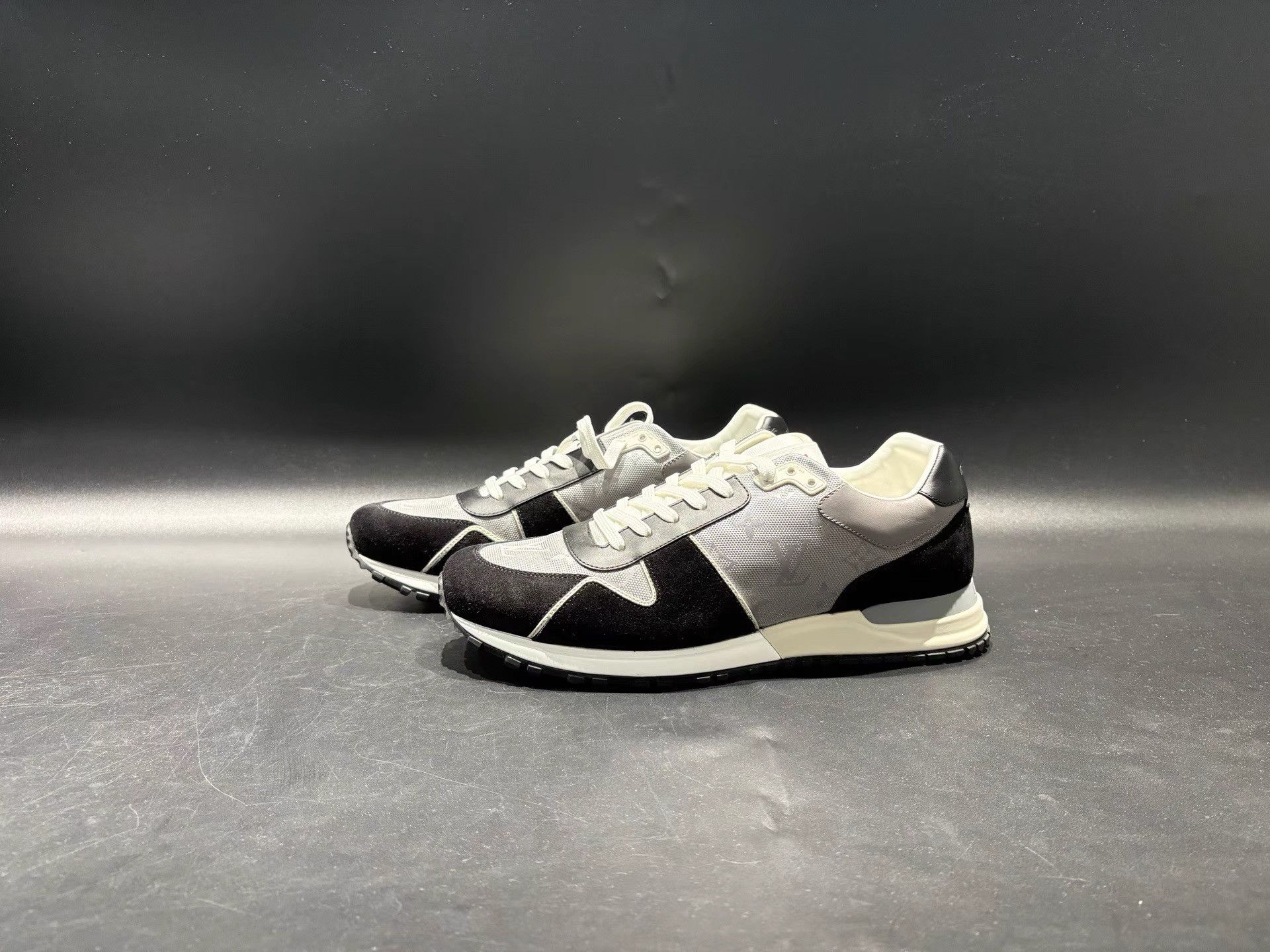 Louis Vuitton Louis Vuitton Colorblock Monogram Low-Top Shoes K36 Size US 11 / EU 44 - 1 Thumbnail