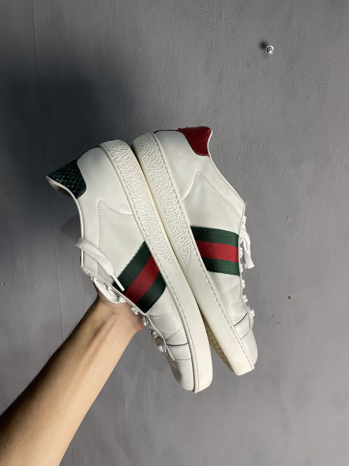 Gucci Gucci 🐝 bee ace green red stripe shoes Size US 7 / IT 37 - 4 Thumbnail