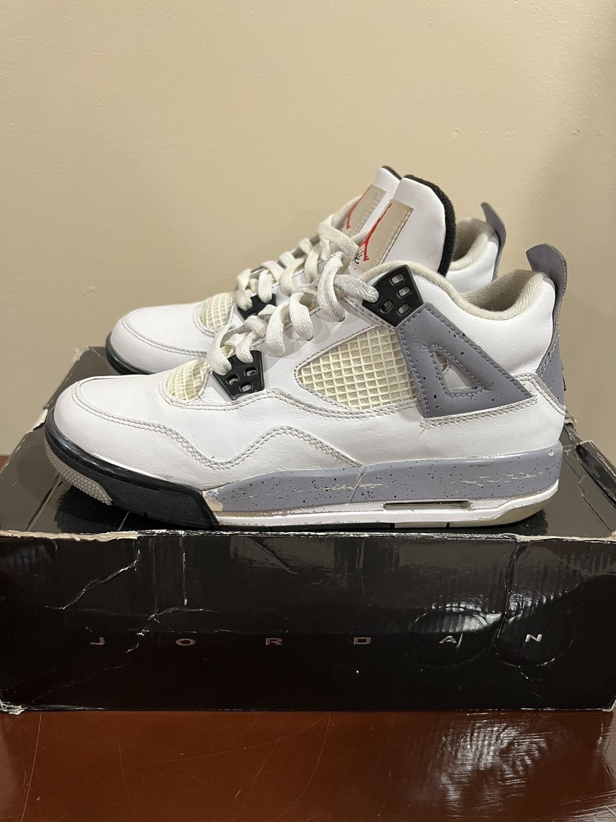 retro 4 white jordans