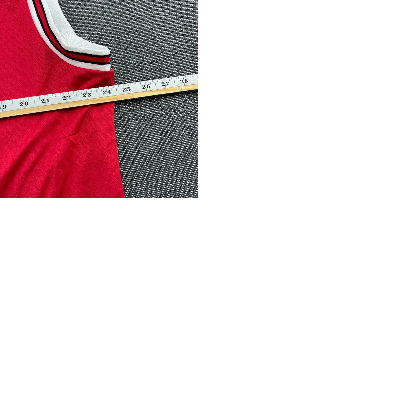 Adidas Nike Bulls 2011 Derrick Rose #1 Basketball Jersey Mens XL Red Tank Top Adidas Size US XL / EU 56 / 4 - 10 Thumbnail