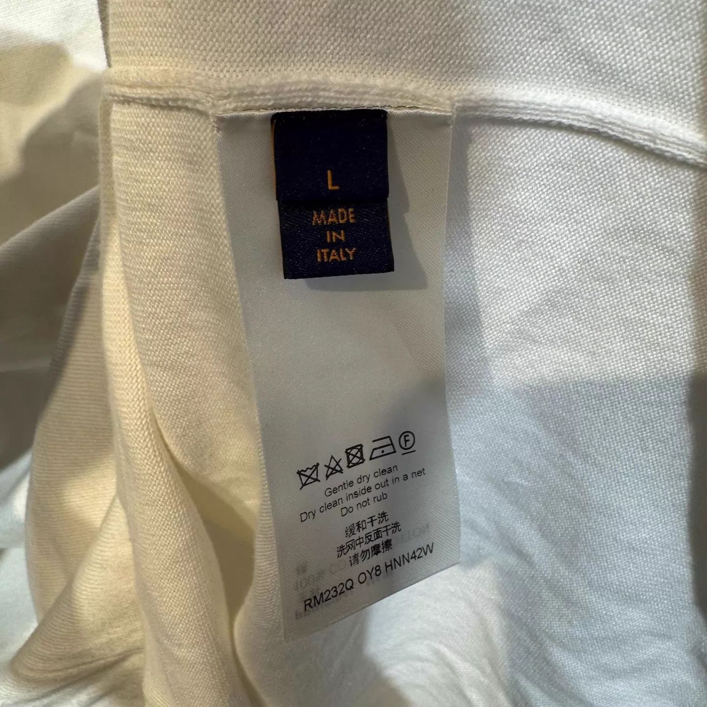 Louis Vuitton Louis Vuitton White Pin Short Sleeve L (New) Size US L / EU 52-54 / 3 - 2 Thumbnail