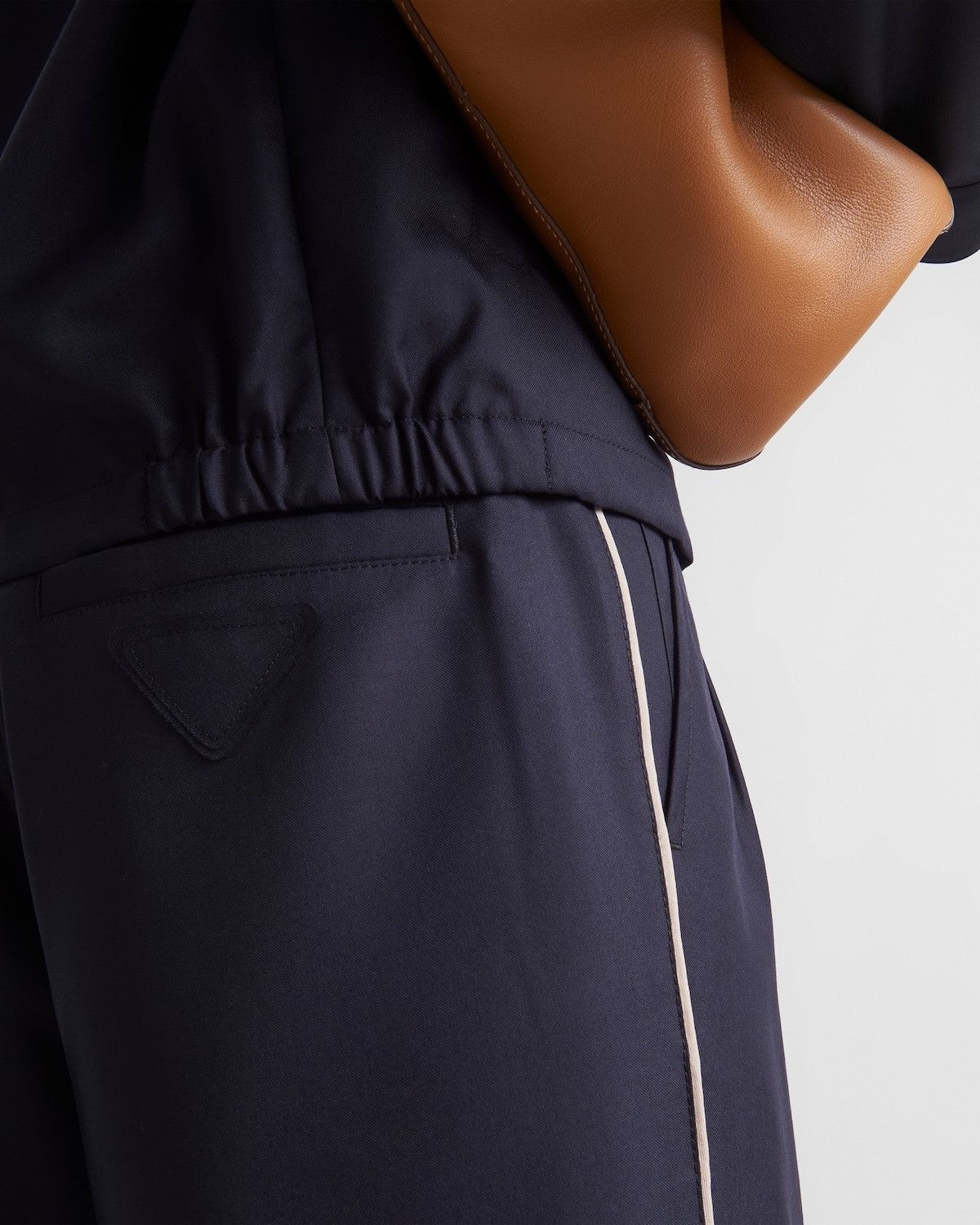 Prada oc11z0625 Shorts in Navy Size US 34 / EU 50 - 4 Thumbnail