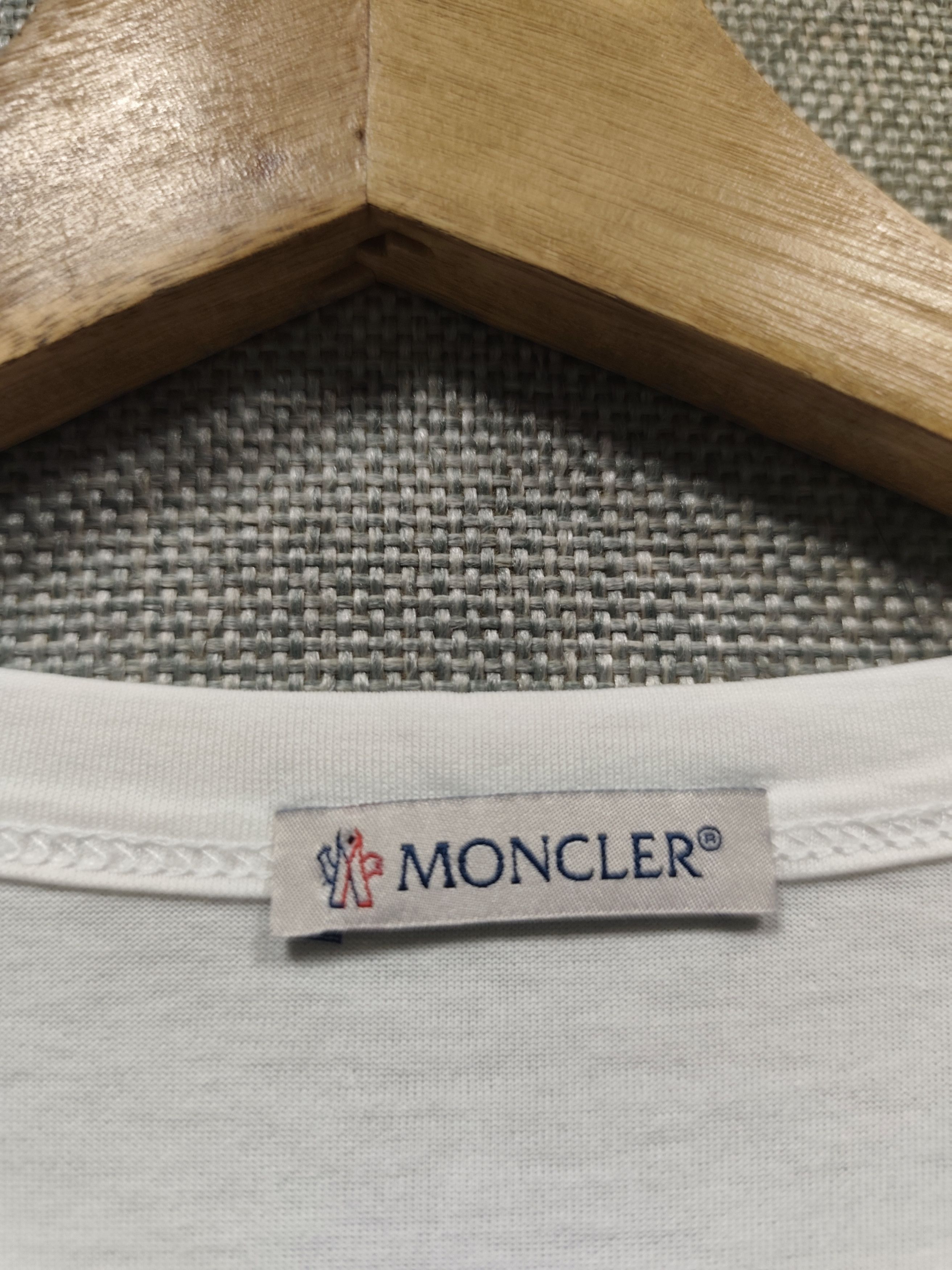 Moncler Moncler tee Size US L / EU 52-54 / 3 - 4 Thumbnail