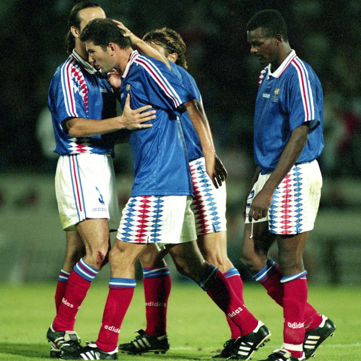 Vintage 1994 Adidas France Short Jersey Size US 32 / EU 48 - 10 Thumbnail