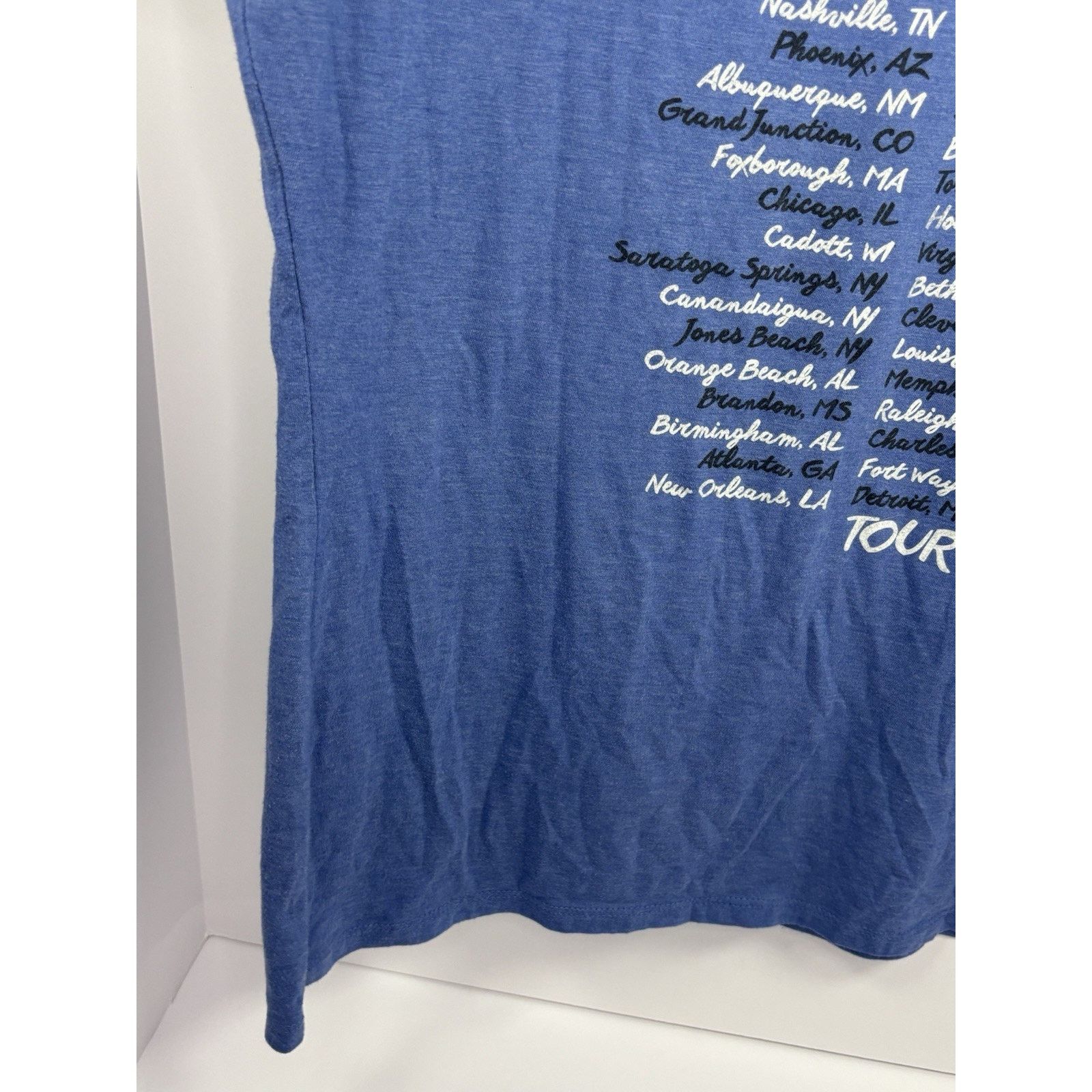 The Unbranded Brand Luke Bryan 2019 Tour Tee Women’s Large Blue Graphic Concert Size L / US 10 / IT 46 - 11 Thumbnail