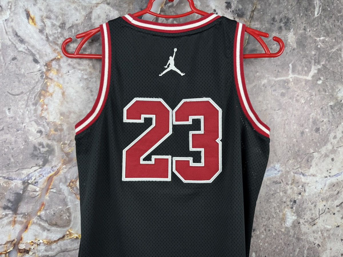 Jordan Brand Jordan 23 Basketball Jersey Chicago Bulls Size 12-13 YRS Size US XXS / EU 40 - 11 Thumbnail