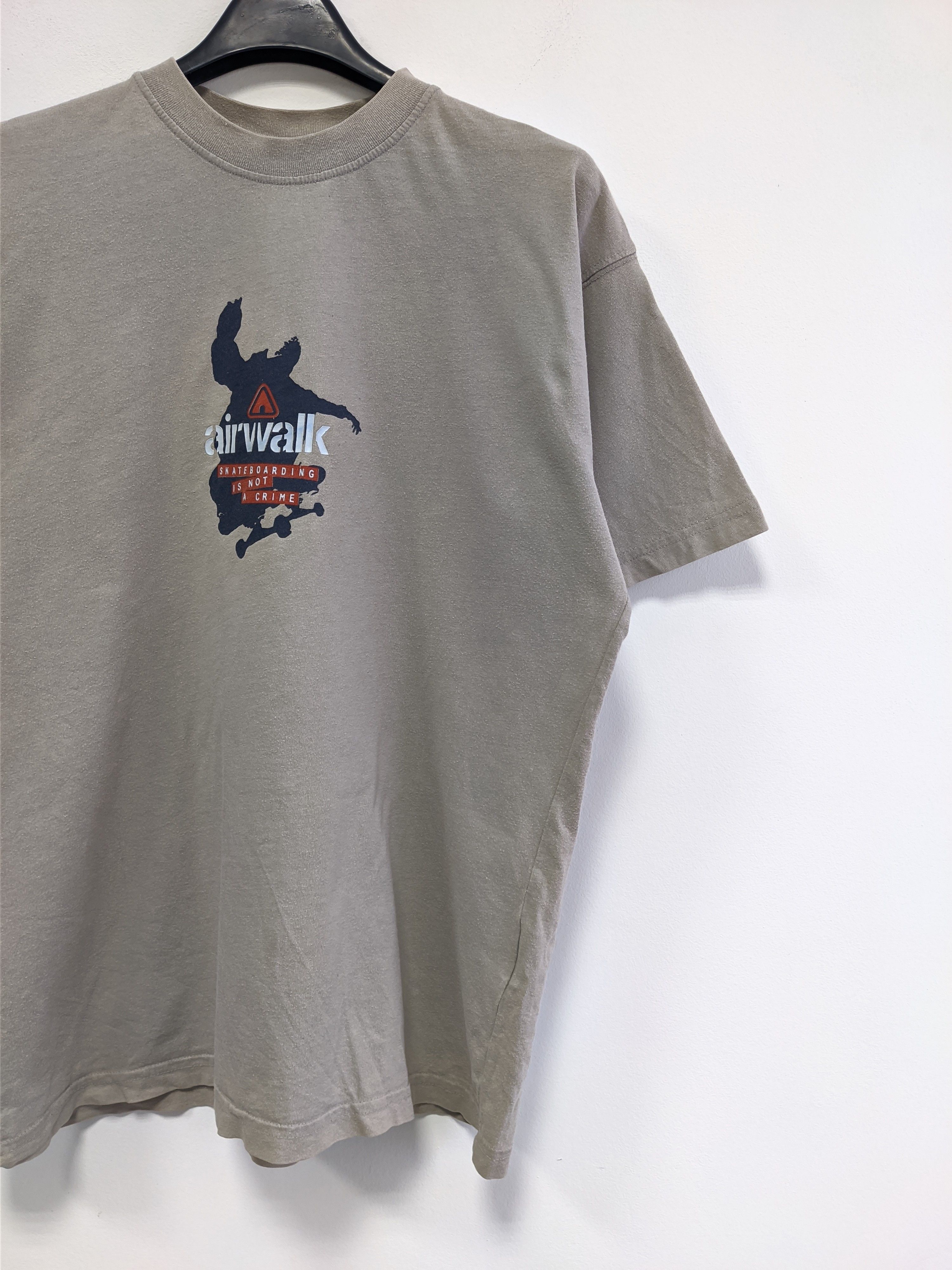 Vintage vintage sk8 y2k tshirt skateboarding airwalk printed Size US M / EU 48-50 / 2 - 6 Thumbnail