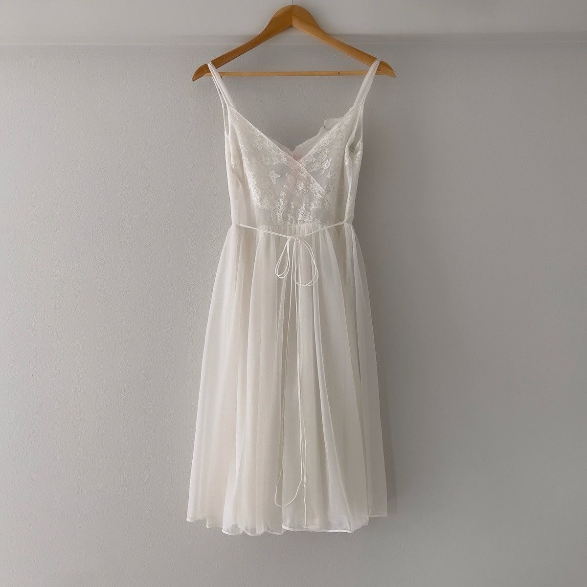 Vintage Romantic 1960's White Nightgown (XXS-XS) Size XS / US 0-2 / IT 36-38 - 15 Thumbnail