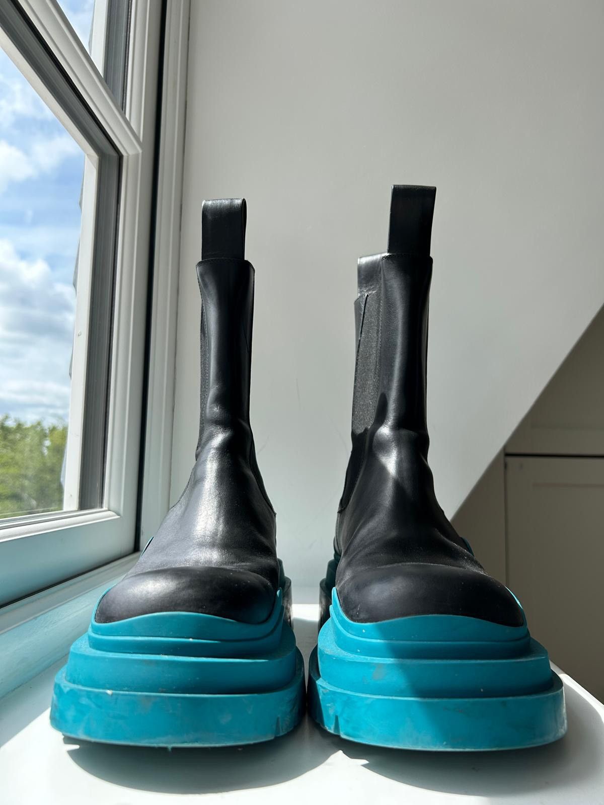 Bottega Veneta Bottega Veneta Black and Blue Tire Chelsea Boots EU 40 Size US 8.5 / EU 41-42 - 4 Thumbnail