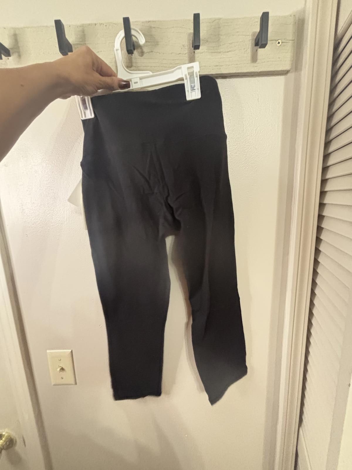 Designer Utopia Women's Hi-Rise Capri Leggings - Black - Size Small Size 28" / US 6 / IT 42 - 5 Thumbnail