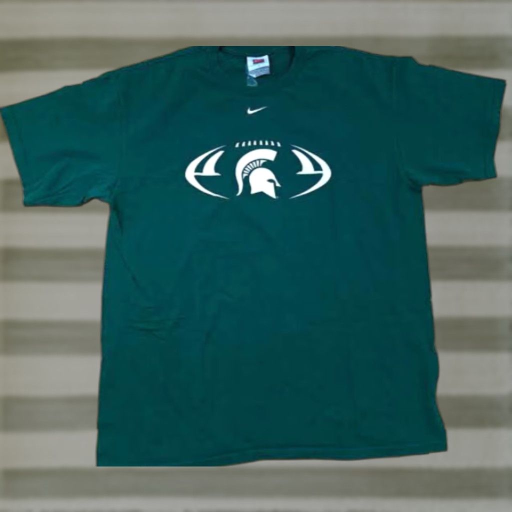 Nike Nike T-Shirt Michigan State Football Men L Green EUC Regular Sleeve Short Solid Sports 28in long 23in pit to pit Size L Size US L / EU 52-54 / 3 - 1 Thumbnail
