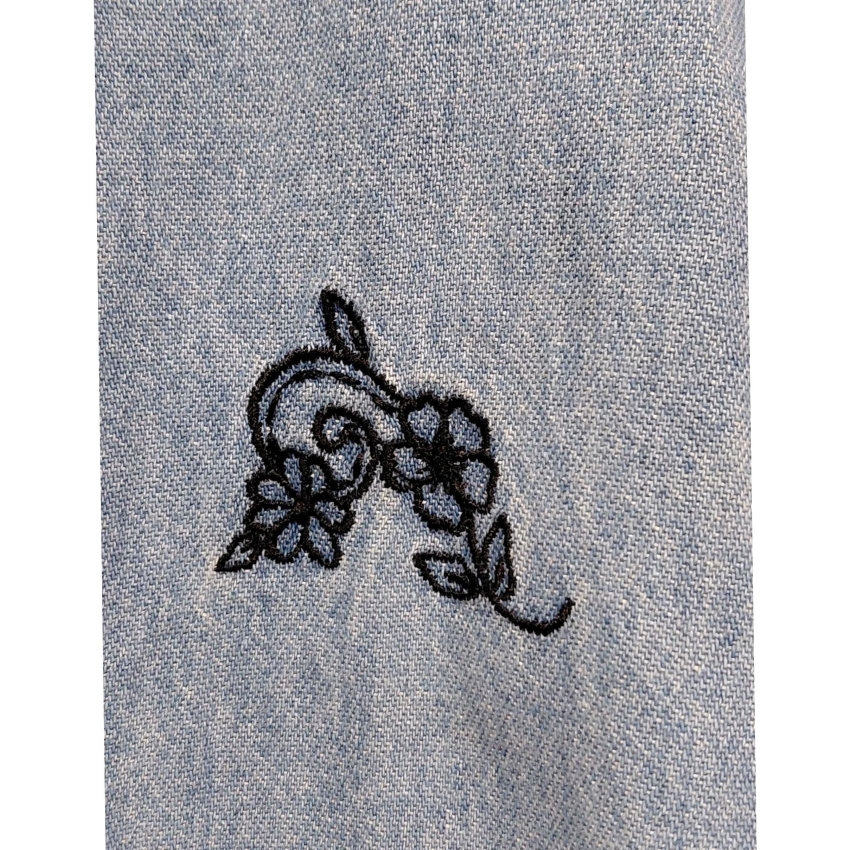 Bill Blass Bill Blass Embroidered Denim Shirt Blue Solid Long Sleeve Women Size 3X Size XXL / US 16-18 / IT 52-54 - 6 Thumbnail