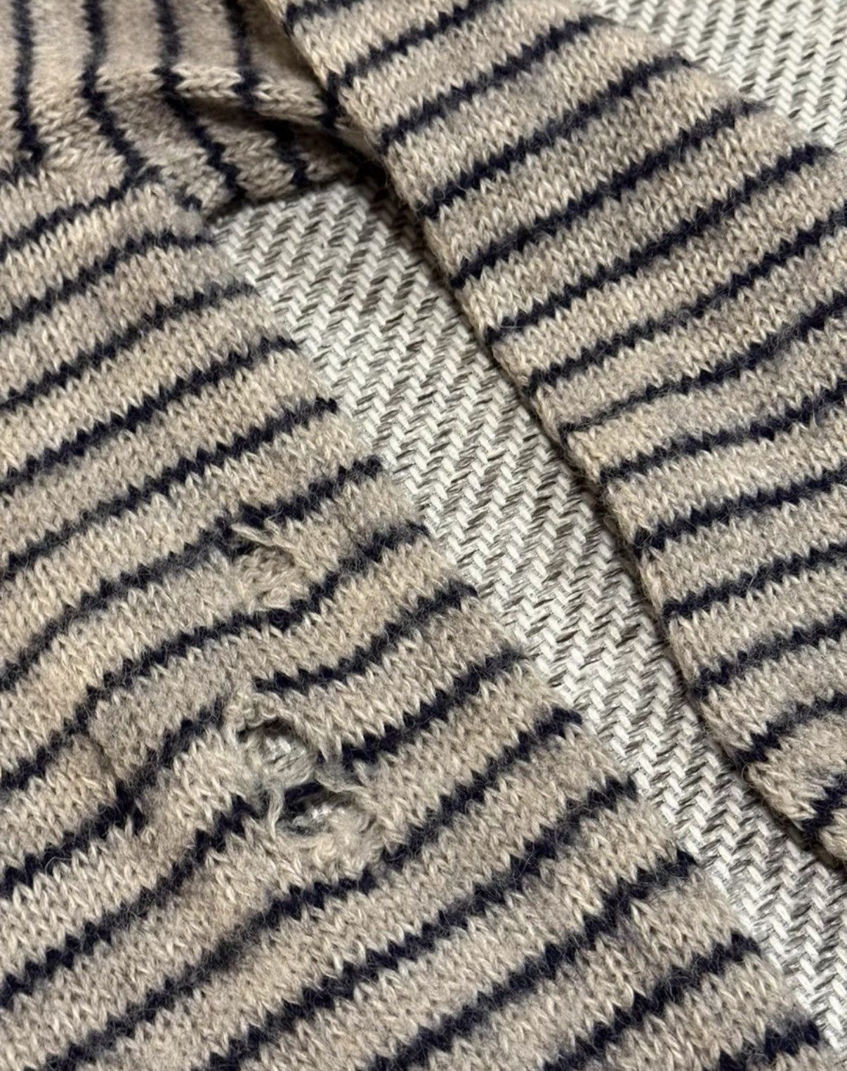 Takahiromiyashita The Soloist. TAKAHIRO MIYASHITA The Soloist.Distressed Stripe Sweater K24 Size US XS / EU 42 / 0 - 3 Thumbnail