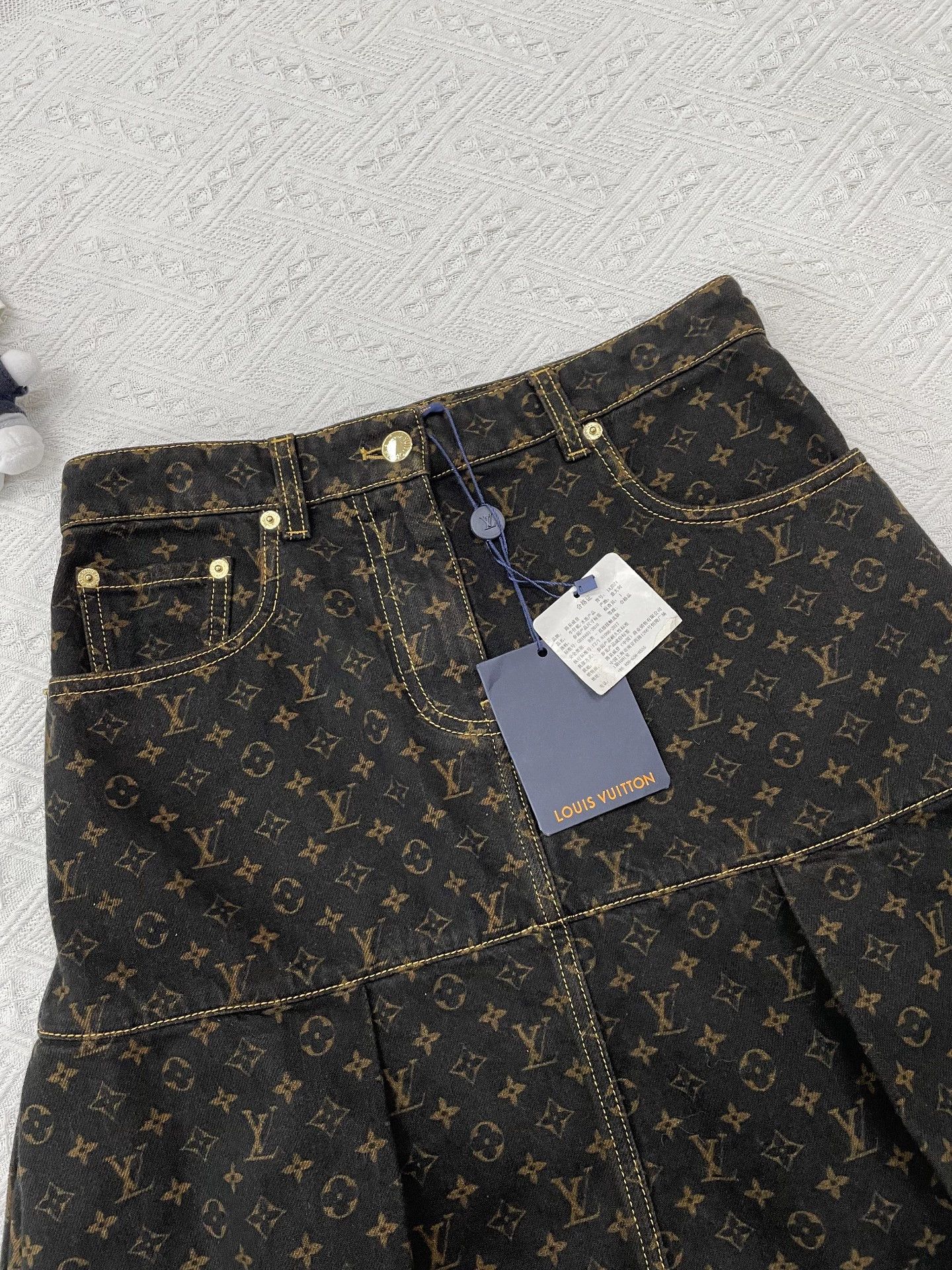 Louis Vuitton LV Black Gold Monogram Short Skirt FR36 Size 26" / US 2 / IT 38 - 2 Thumbnail