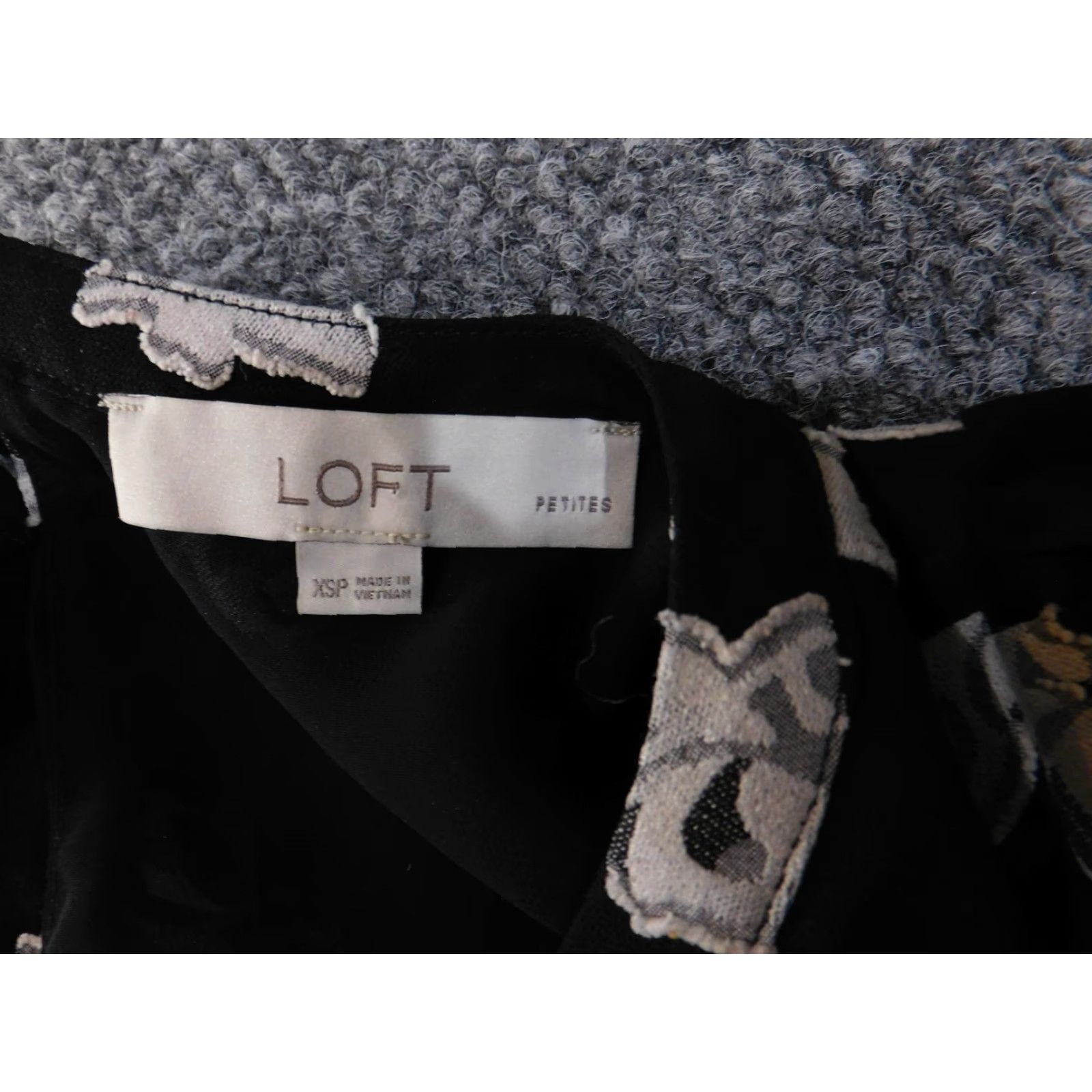 Ann Taylor Loft Ann Taylor Loft Blouse Shirt Womens XS Petite Black Floral Long Sleeve V-Neck Back Tie Casual Size XS / US 0-2 / IT 36-38 - 4 Thumbnail