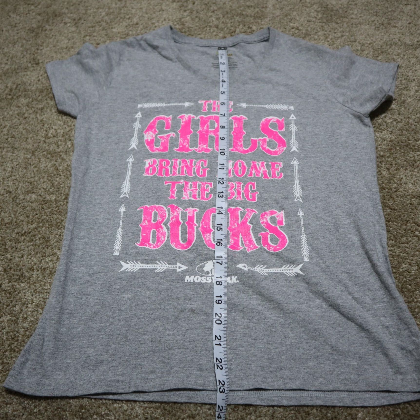 Vintage Mossy Oak T-Shirt V-Neck Girls Gray Size M Mossy Oak "The Girls Bring Home the Big Bucks" V Neck T-Shirt Black Pink Size M / US 6-8 / IT 42-44 - 4 Thumbnail