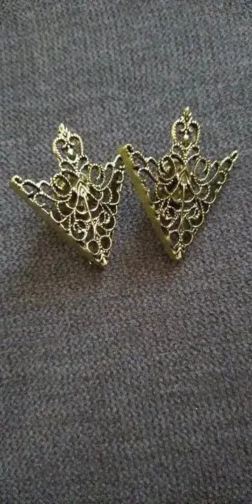 Jewelry Gold Triangle Shirt Collar Brooches Size ONE SIZE - 3 Thumbnail