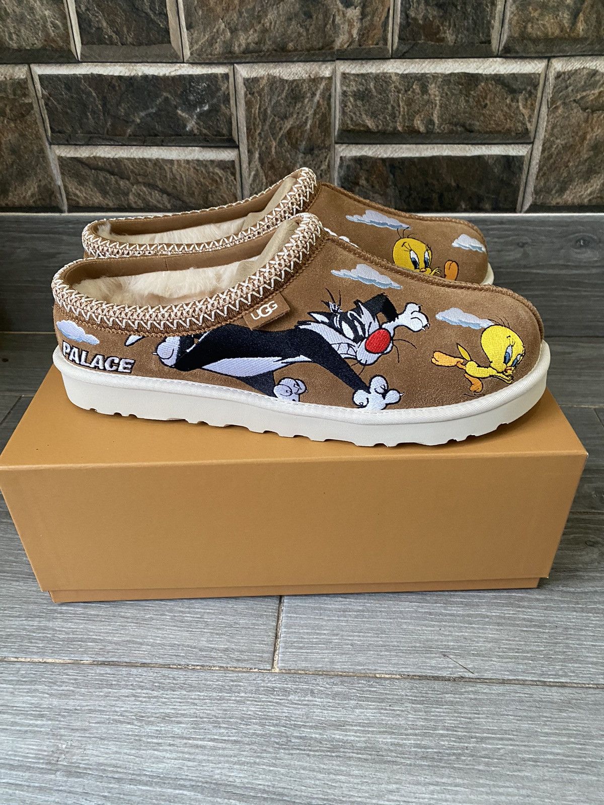 Palace Palace Ugg Tasman Slipper Looney Tunes Chestnut Size 12 Size US 12 / EU 45 - 4 Thumbnail