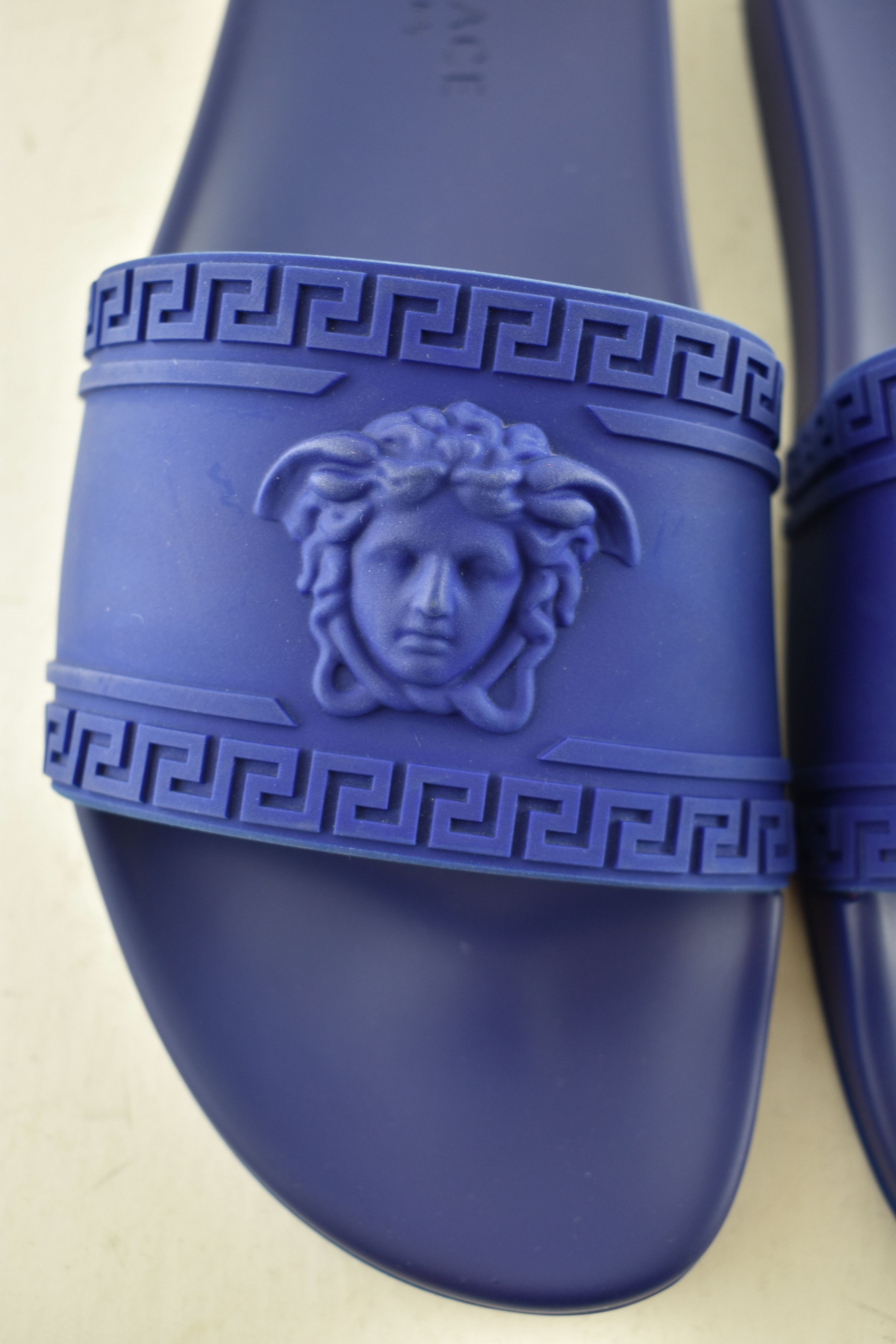 Versace Medusa Rubber Logo Slide Pool Sandal Flip Flop Flat 44 11 Size US 11 / EU 44 - 9 Thumbnail
