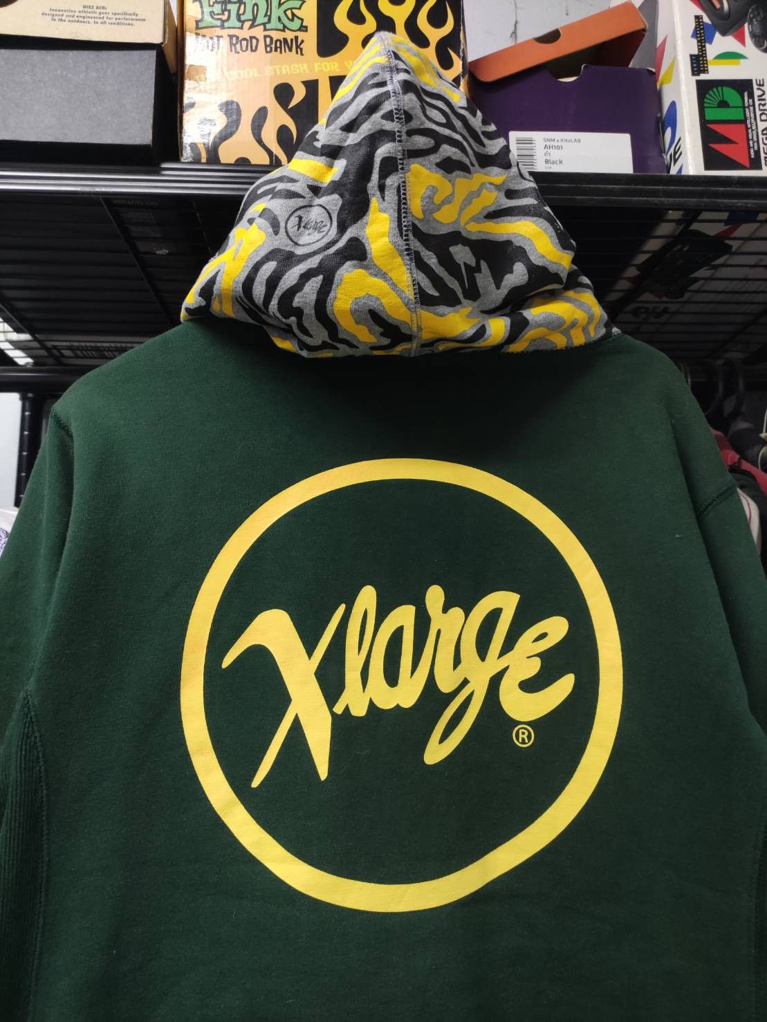 Japanese Brand Vintage Xlarge Brand Back Logo Pullover Camo Hoodie Size US M / EU 48-50 / 2 - 1 Thumbnail
