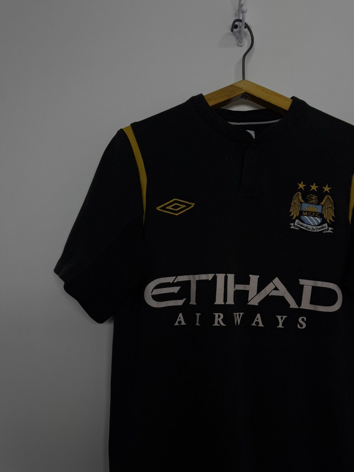 Umbro Vintage Umbro Manchester City 2009 Away Shirt Soccer Jersey Size US S / EU 44-46 / 1 - 6 Thumbnail