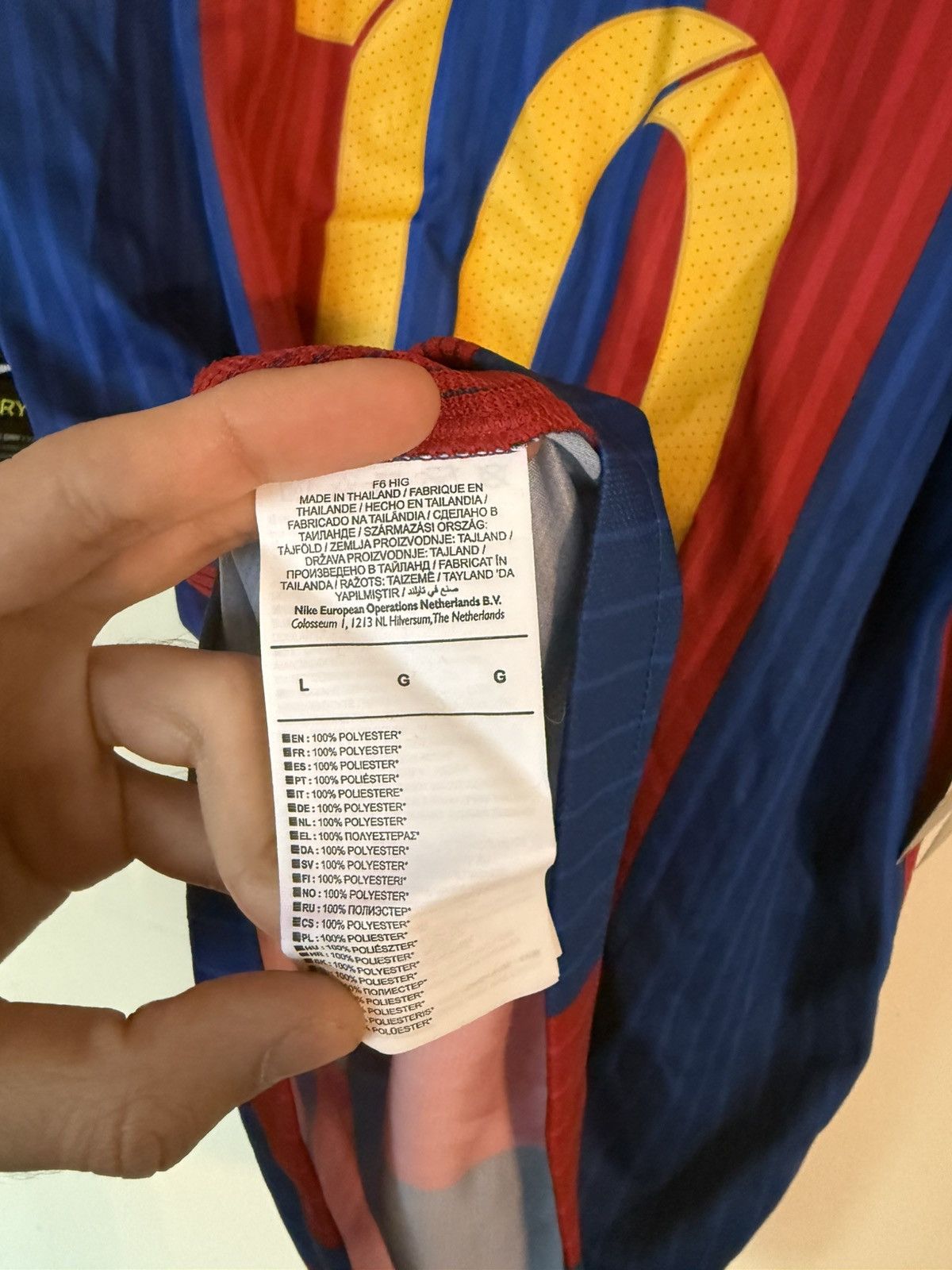 Nike Lionel Messi FC Barcelona 2016/17 Home Jersey BNWT Size US L / EU 52-54 / 3 - 7 Thumbnail
