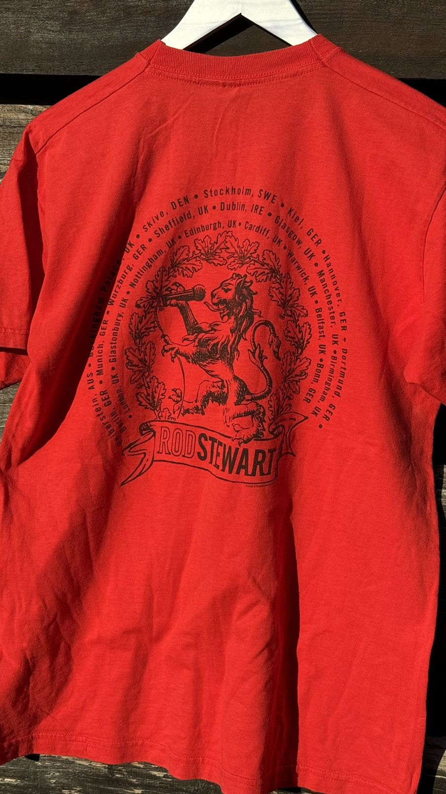 Band Tees × Vintage 2002 Rod Stewart UK Tour Red T-shirt vintage Size US M / EU 48-50 / 2 - 8 Thumbnail
