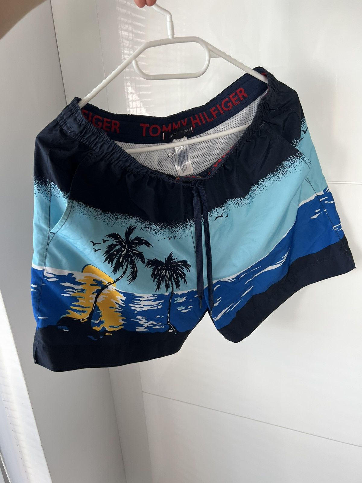 Tommy Hilfiger Tommy Hilfiger Overprinted Bahama Beach Swimming Shorts Size US 30 / EU 46 - 8 Thumbnail