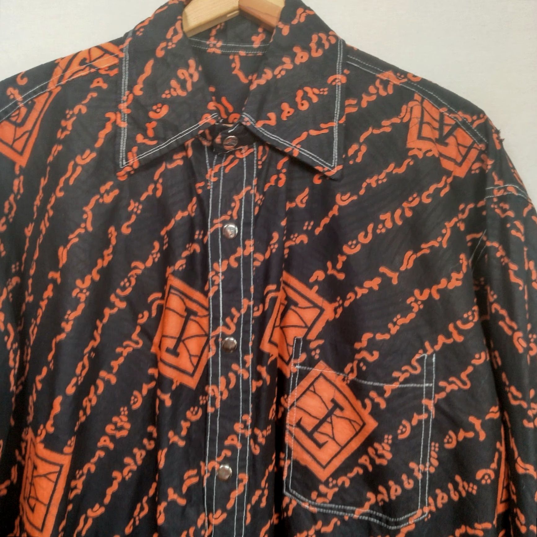MadeMe VINTAGE Homemade African Tribal Print Shirt Men XL Black Orange Long Sleeve Snap Collar Size US XL / EU 56 / 4 - 2 Thumbnail