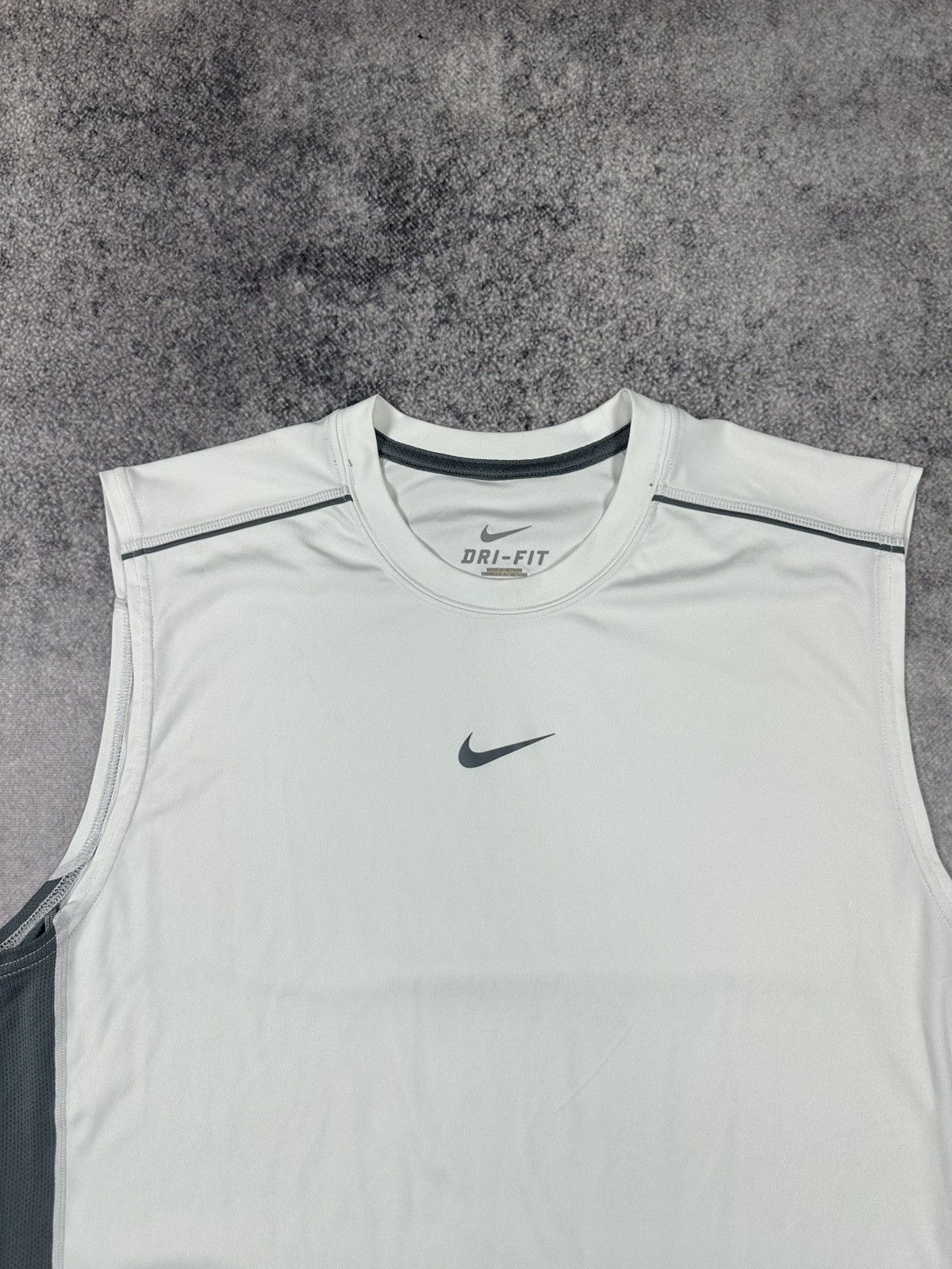 Nike Y2K Vintage Nike Tank Top Streetwear Rare Casual USA Style Size US L / EU 52-54 / 3 - 2 Thumbnail