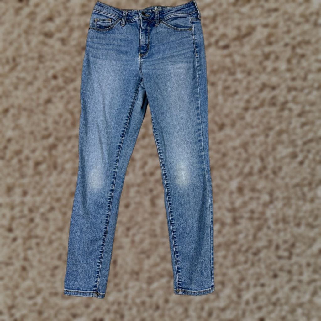 Vintage Universal Thread Women's Skinny Jeans Size 6 Blue Denim Regular Fit Cotton Blend 90s Retro Classic Women's Fashion Size 28" / US 6 / IT 42 - 1 Thumbnail
