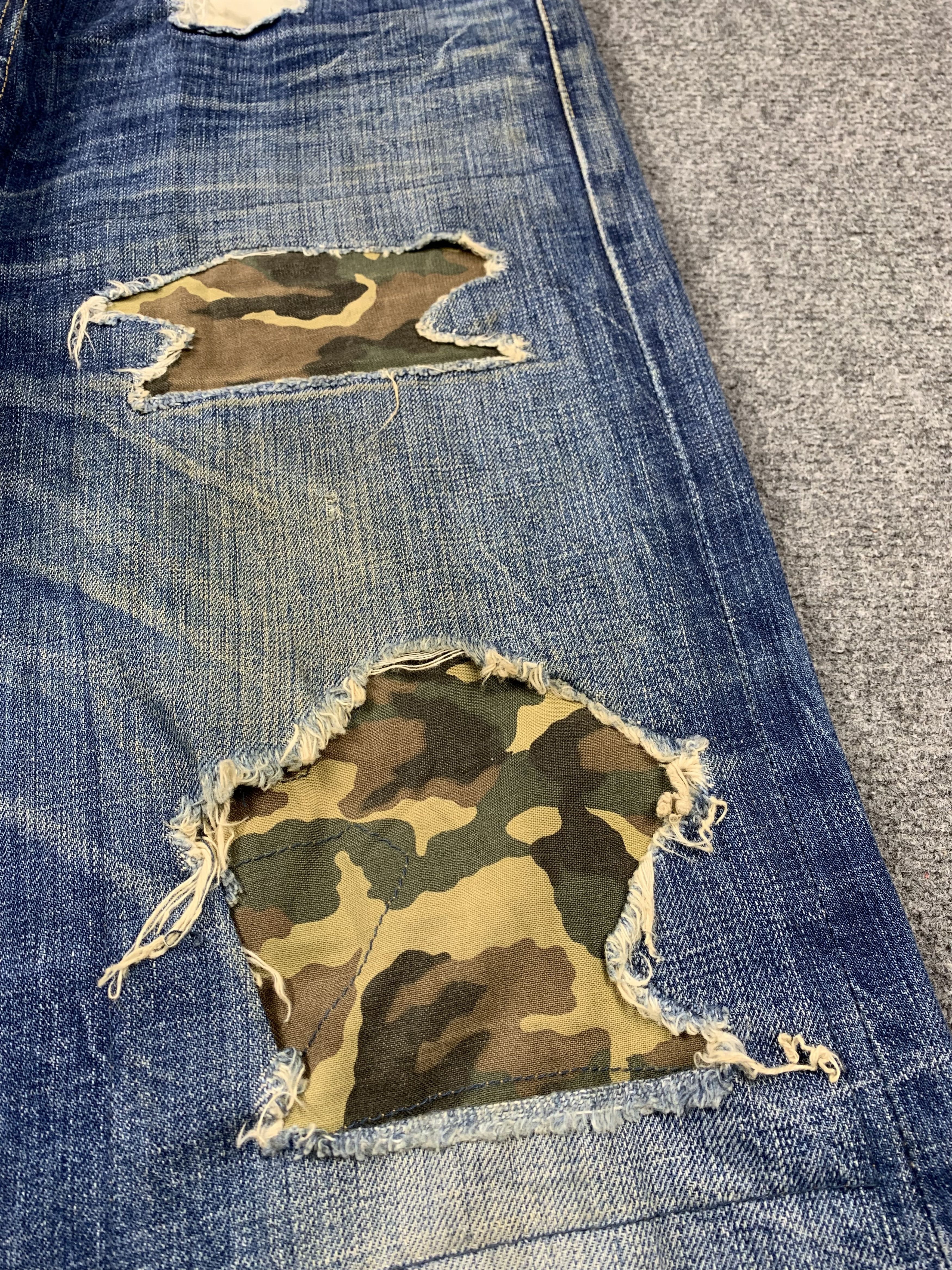 Vintage Distressed Levis 501 Faded Blue Jeans DP1975