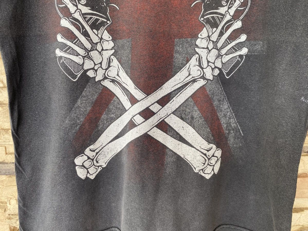 Vintage Vintage Bullet For My Valentine Skeleton Hands Crossed Guns Union Jack Band Tees Faded Size US M / EU 48-50 / 2 - 11 Thumbnail