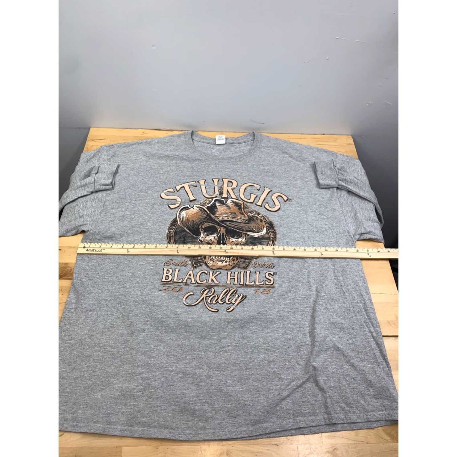 Gildan VINTAGE Sturgis 2018 Black Hills Rally Shirt Mens 2XL Gray Biker Skull Outlaw 11071 Size US XXL / EU 58 / 5 - 5 Thumbnail