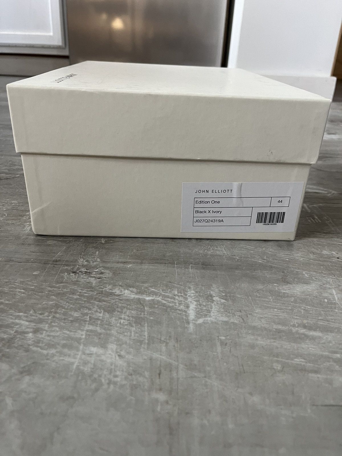 John Elliott John Elliott Edition One Runner in Black size 11 Size US 11 / EU 44 - 2 Thumbnail
