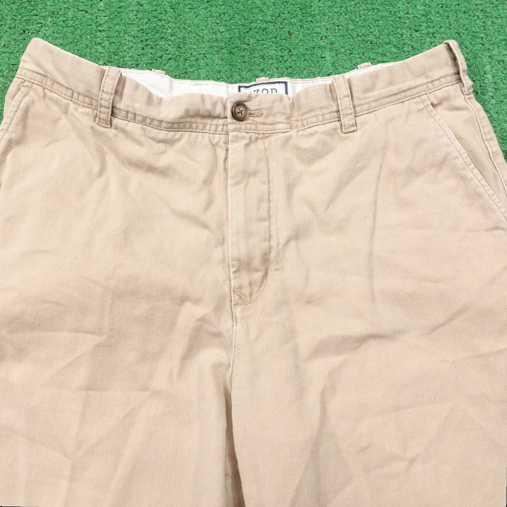 Izod Izod Men's Chino Shorts 36 Khaki Casual Flat Front Golf Classic Pockets Breathable Cotton Size US 36 / EU 52 - 2 Thumbnail