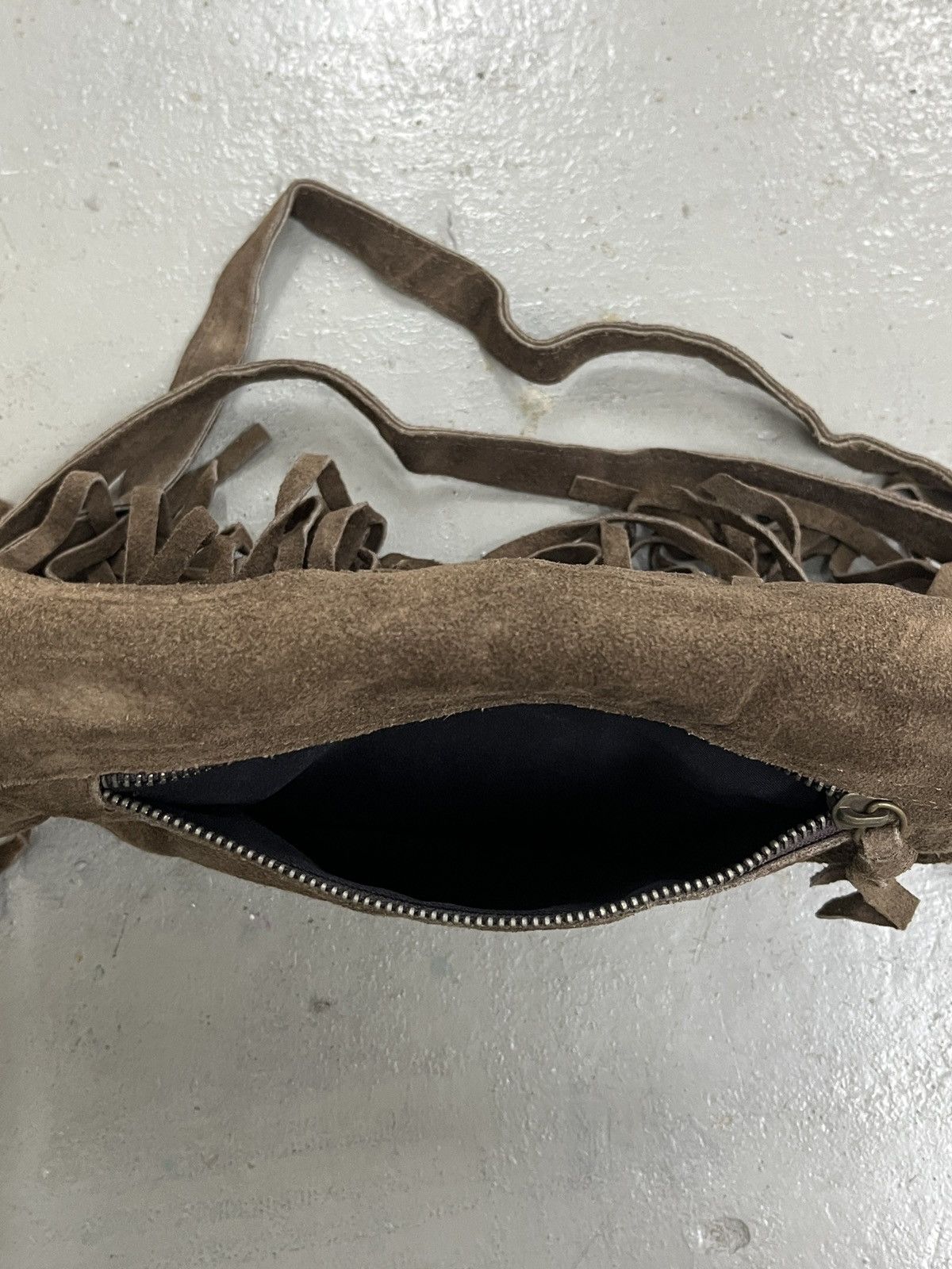 GOA 2000s GOA Fringe Brown Cowhide Suede Leather Sling Bag Size ONE SIZE - 21 Thumbnail