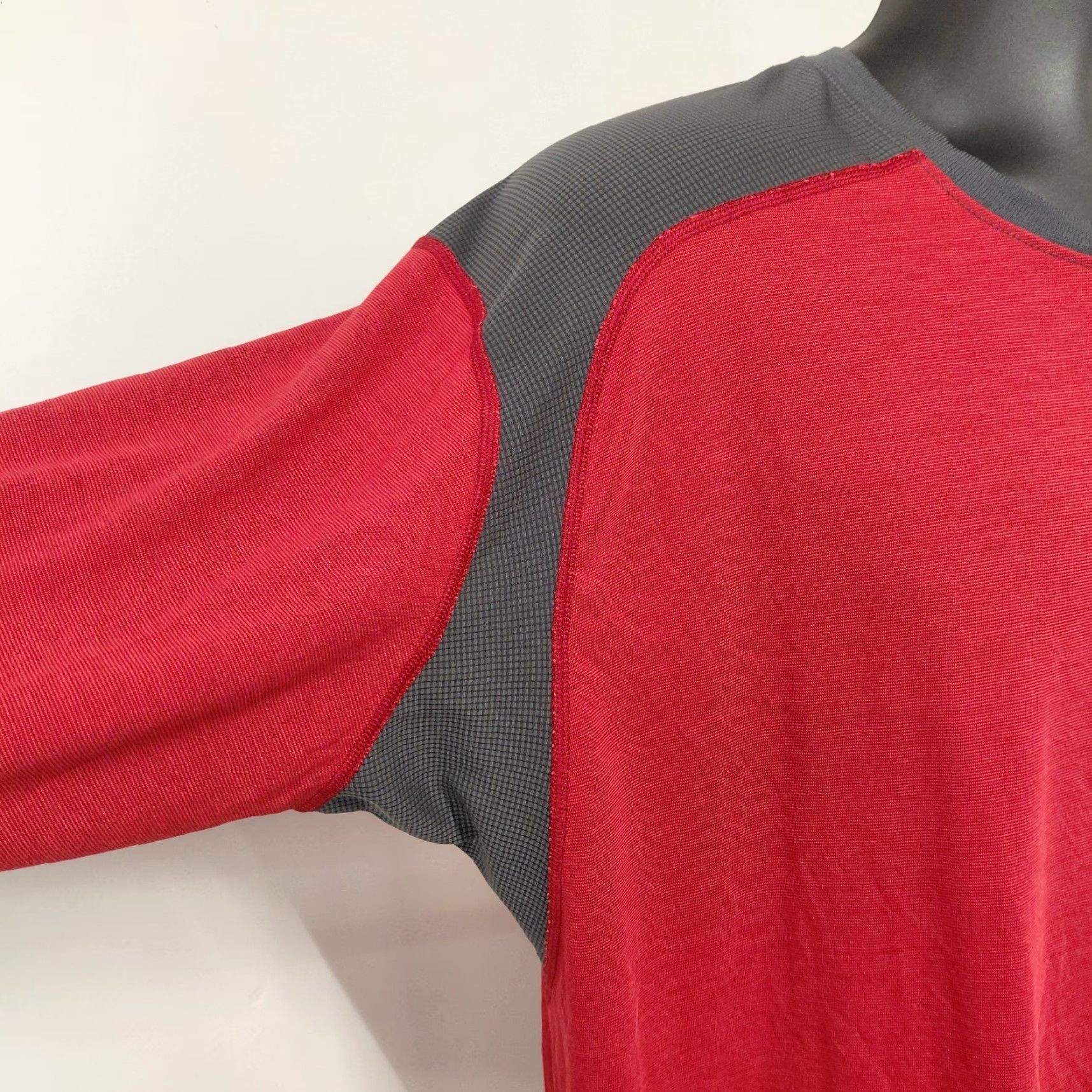 The North Face VINTAGE The North Face Shirt Men's XL Red Gray Vaporwick Long Sleeve Base Layer Size US XL / EU 56 / 4 - 5 Thumbnail